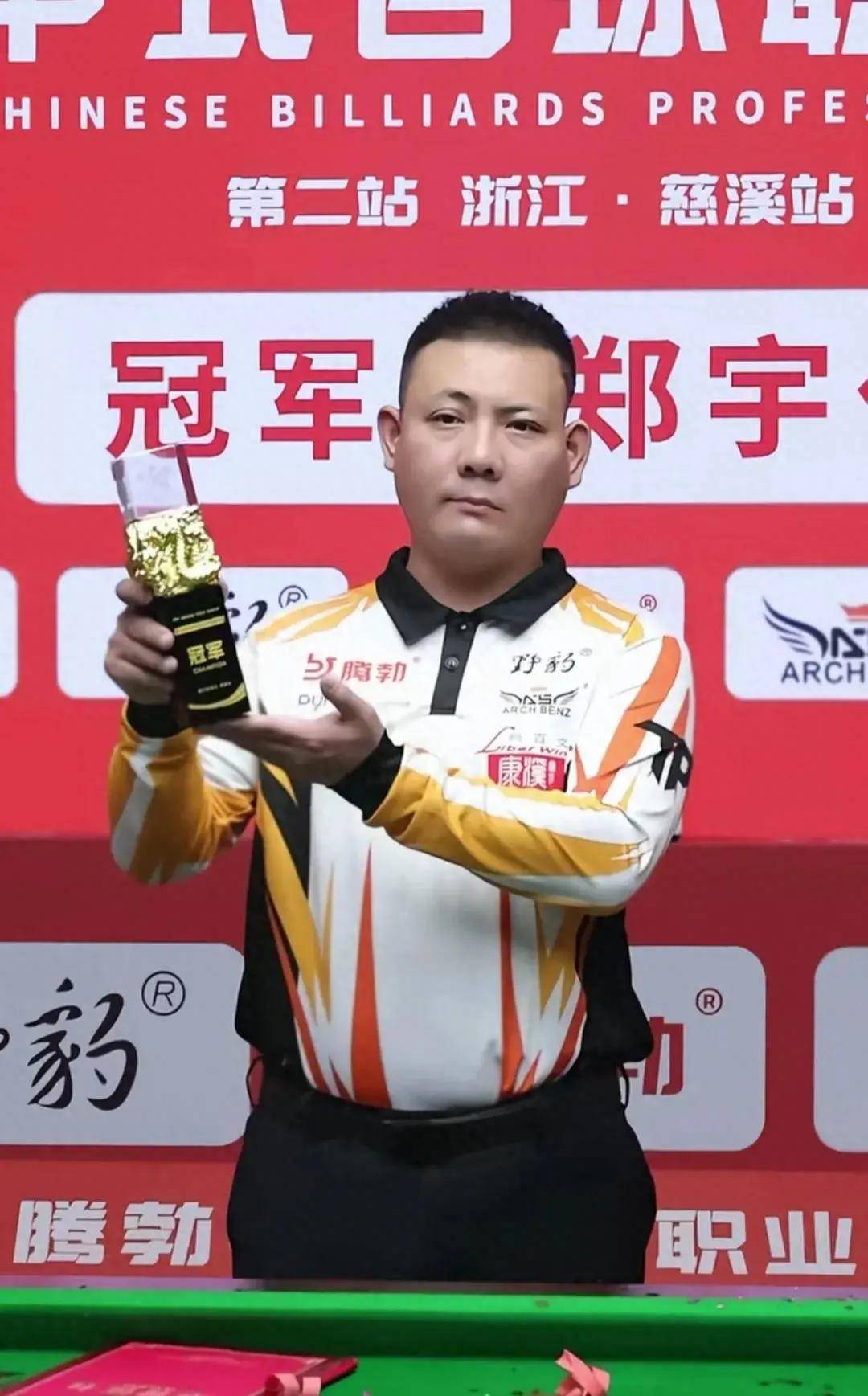 里脱颖而出 里脱颖而出